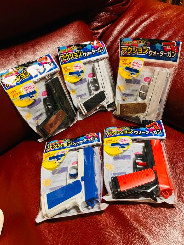 セリア_玩具銃_百均_正直レビュー, 100均_玩具銃_セリア_ダイソー比較, セリア_おもちゃの銃_実店舗_リアルな感想, 百均_玩具銃_買いかどうか_評価