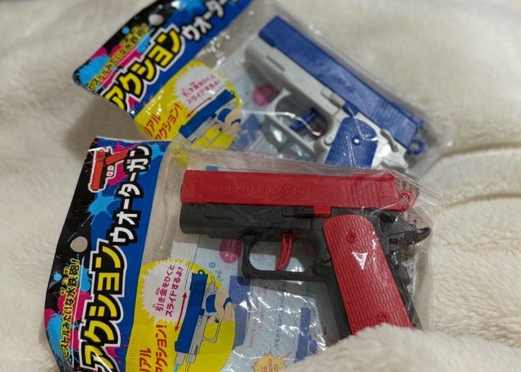 セリア_玩具銃_百均_正直レビュー, 100均_玩具銃_セリア_ダイソー比較, セリア_おもちゃの銃_実店舗_リアルな感想, 百均_玩具銃_買いかどうか_評価