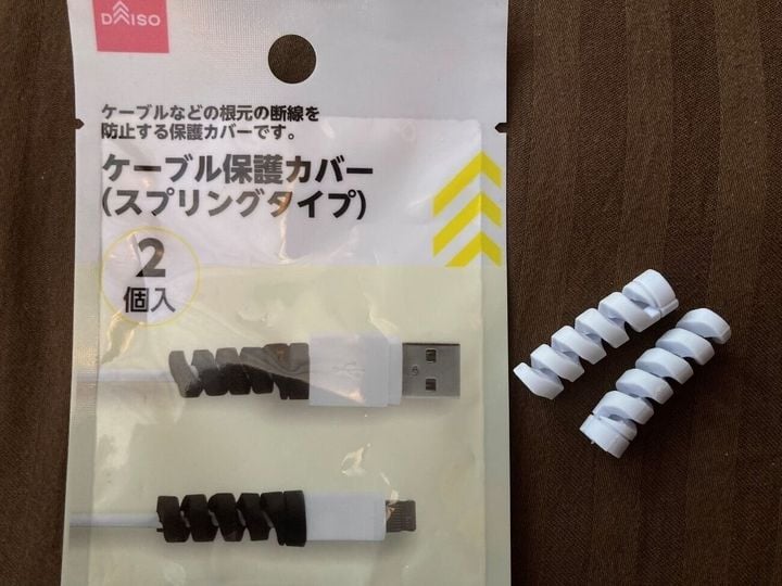 100均_犬_コード_かじる_防止, ダイソー_コード保護_検証, セリア_コード保護_検証, 犬_コード対策_レビュー