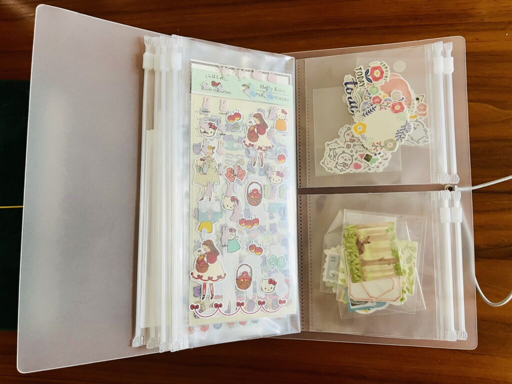 無印 シール帳 大人 おすすめ？ 半年使用 メリット デメリット, 無印 シール帳 ない？ 代用 バインダー 使用感 レビュー, 無印良品 シール帳 大人向け 収納 方法 メリット デメリット