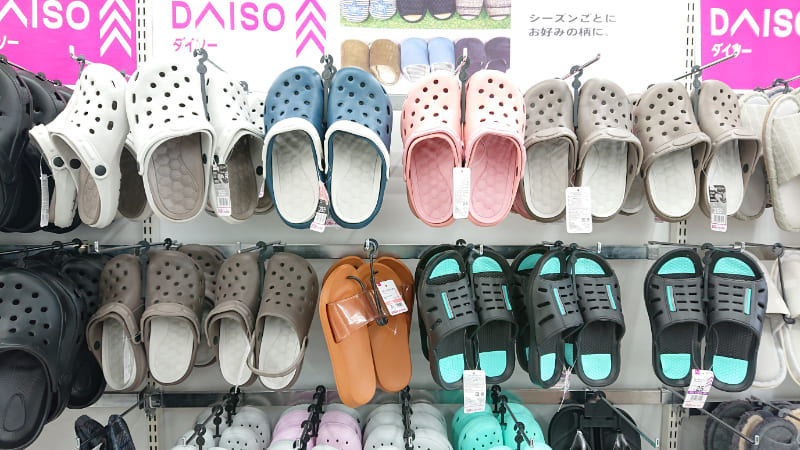 セリア サンダル どこで買える 東京 大阪 名古屋 福岡, セリア サンダル 店舗情報 100均 比較ガイド, サンダル セリア ダイソー キャンドゥ 販売店舗 比較