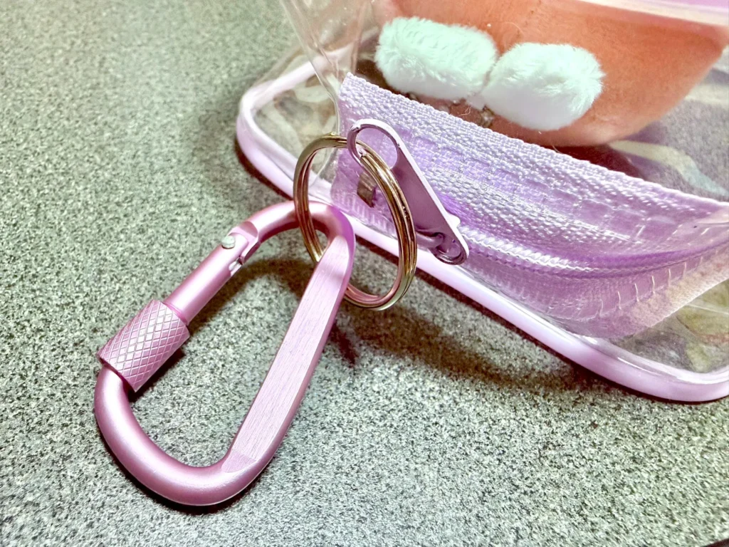 100均のカラビナはどの売り場に置いてありますか？