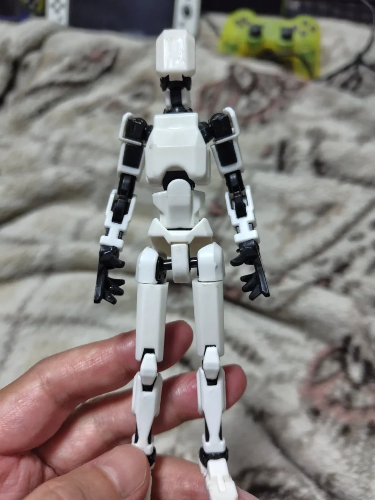 セリアの戦闘フィギュアはどの売り場に置いてありますか